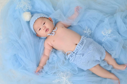 惠东两个半月宝宝发育标准